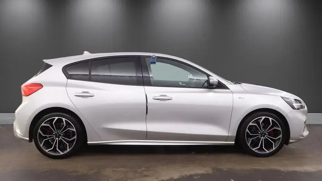 Used Ford Focus ST-Line X 125 HP (91 kW) 2020 Silver Hatchback