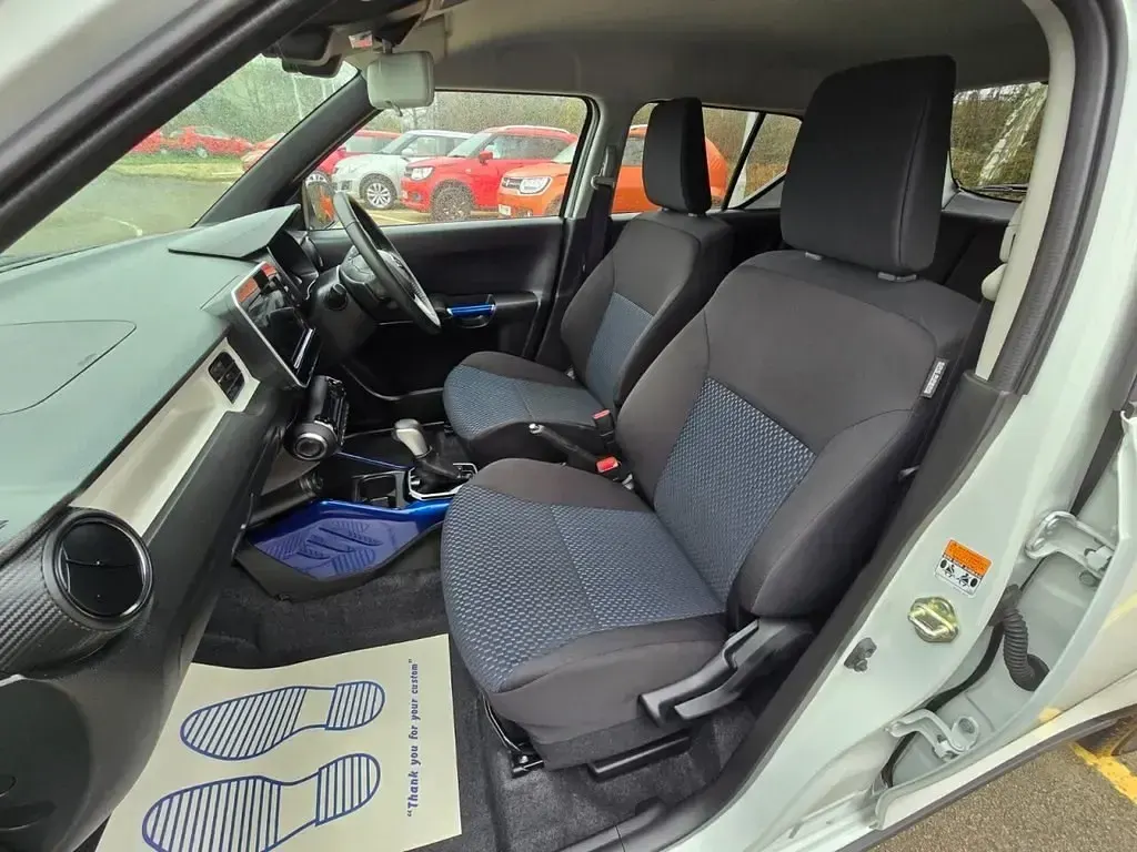 Używany Suzuki Ignis SZ5 83 KM (61 kW) 2024 Biały SUV