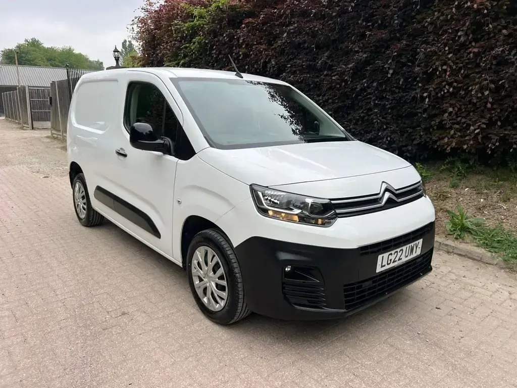 Used Citroën Berlingo 100 HP (73 kW) 2022 White MPV