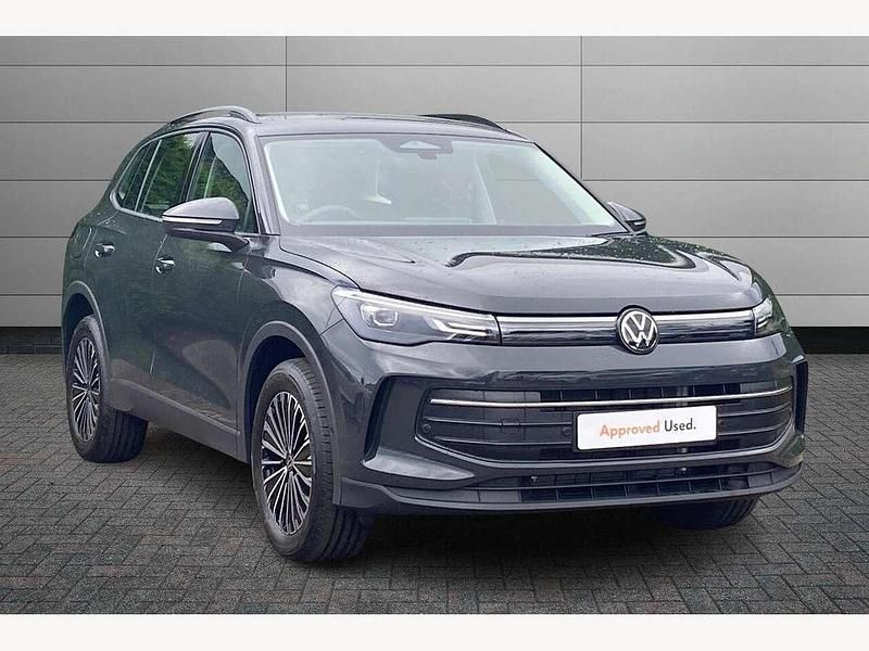 Urano grey New 2025 VW Tiguan Life SUV | £34,295 (Good price) - Image 1/3