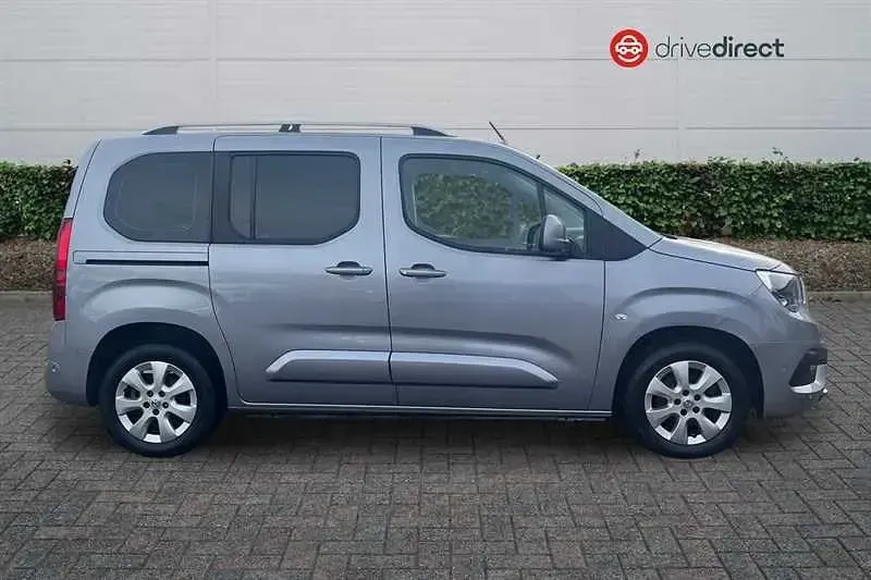 Usado Vauxhall Combo S 100 HP (73 kW) 2020 Cinzento Monovolume