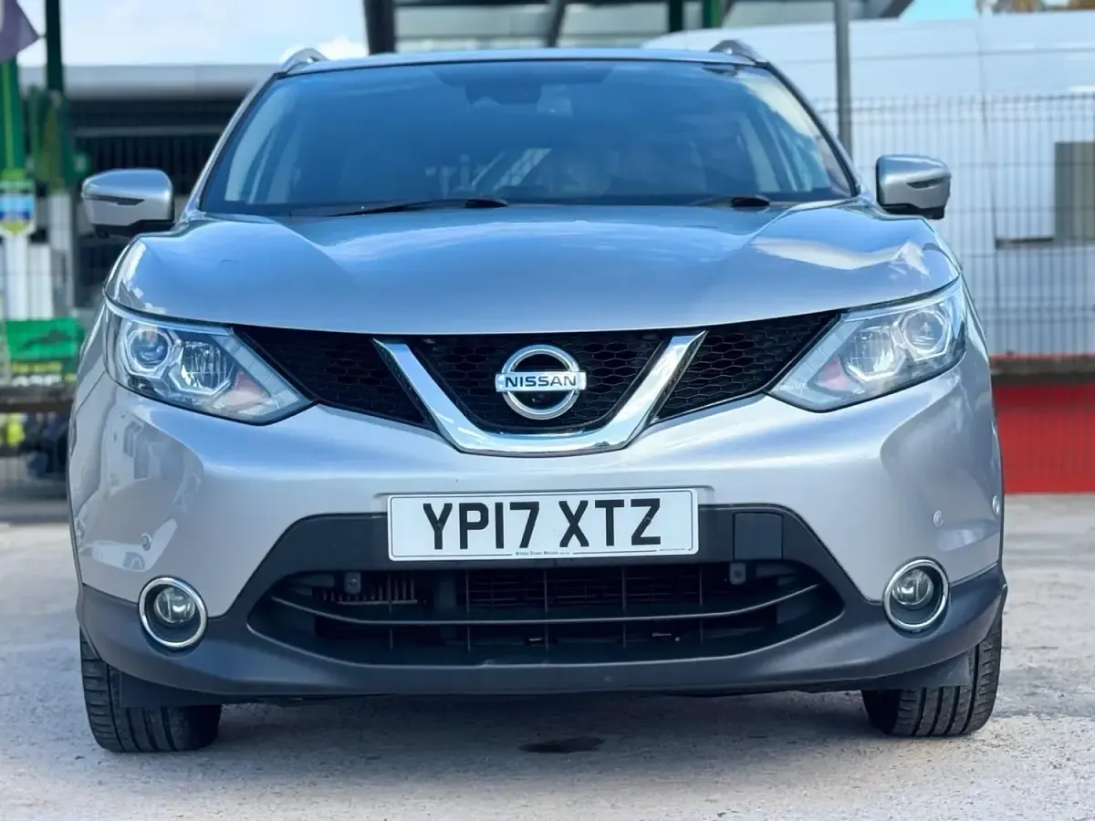 Usado Nissan Qashqai Tekna 163 CV (119 kW) 2017 Plateado SUV
