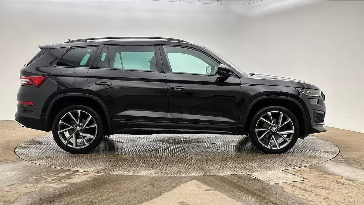 Used Skoda Kodiaq SportLine 110 HP (80 kW) 2022 Black magic pearl effect SUV