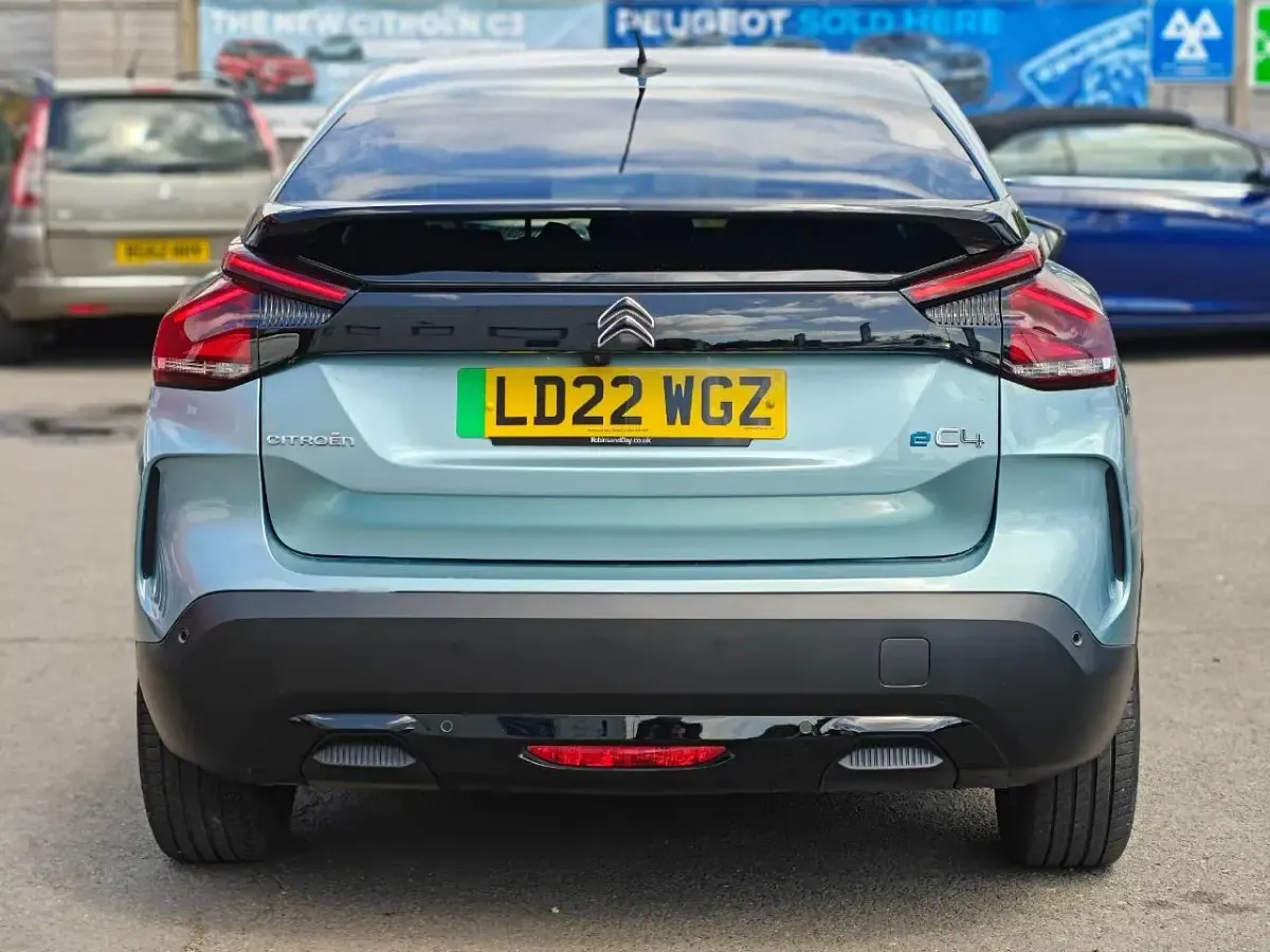 Used Citroën e-C4 Shine 98 kW (134 HP) 2022 Blue Hatchback