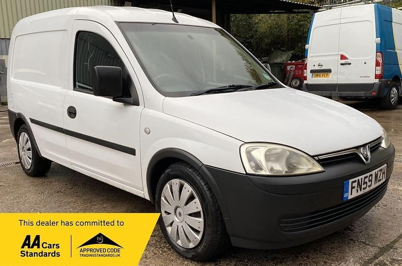 White Used 2009 Vauxhall Combo Van | £2,395 (Fair price) - Image 1/2