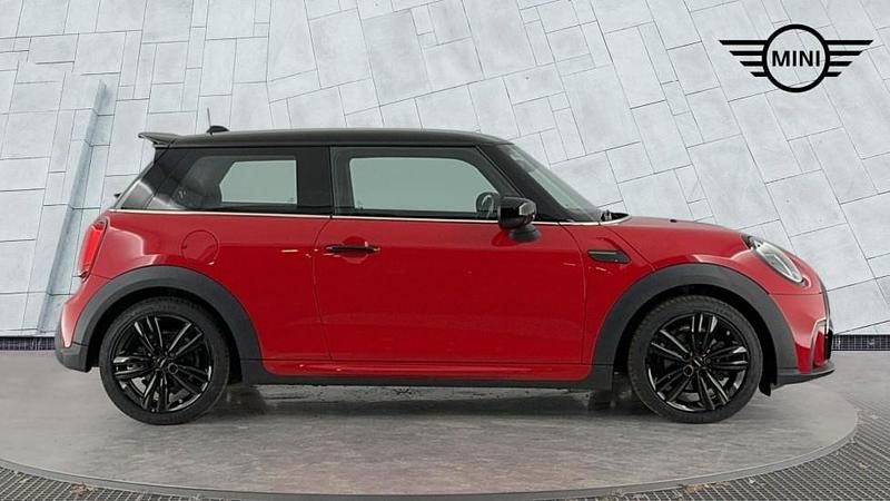 Used Mini Cooper Hatch 134 HP (98 kW) 2022 Red Hatchback