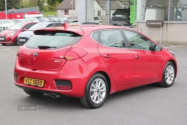 Używany Kia Ceed 2017 Czerwony Hatchback