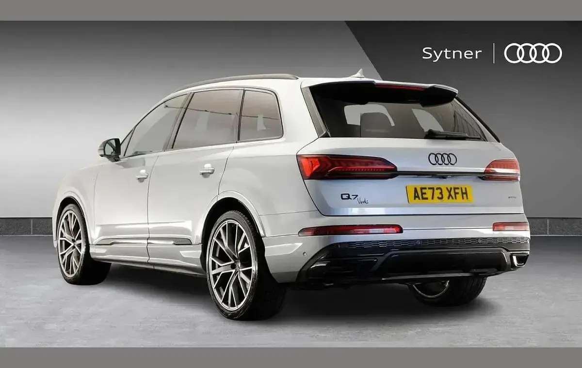 Used Audi Q7 Comfort 281 HP (206 kW) 2023 Silver SUV