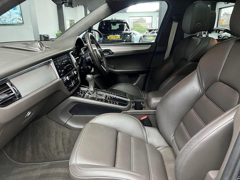 Used Porsche Macan Turbo 440 HP (323 kW) 2020 Blue SUV