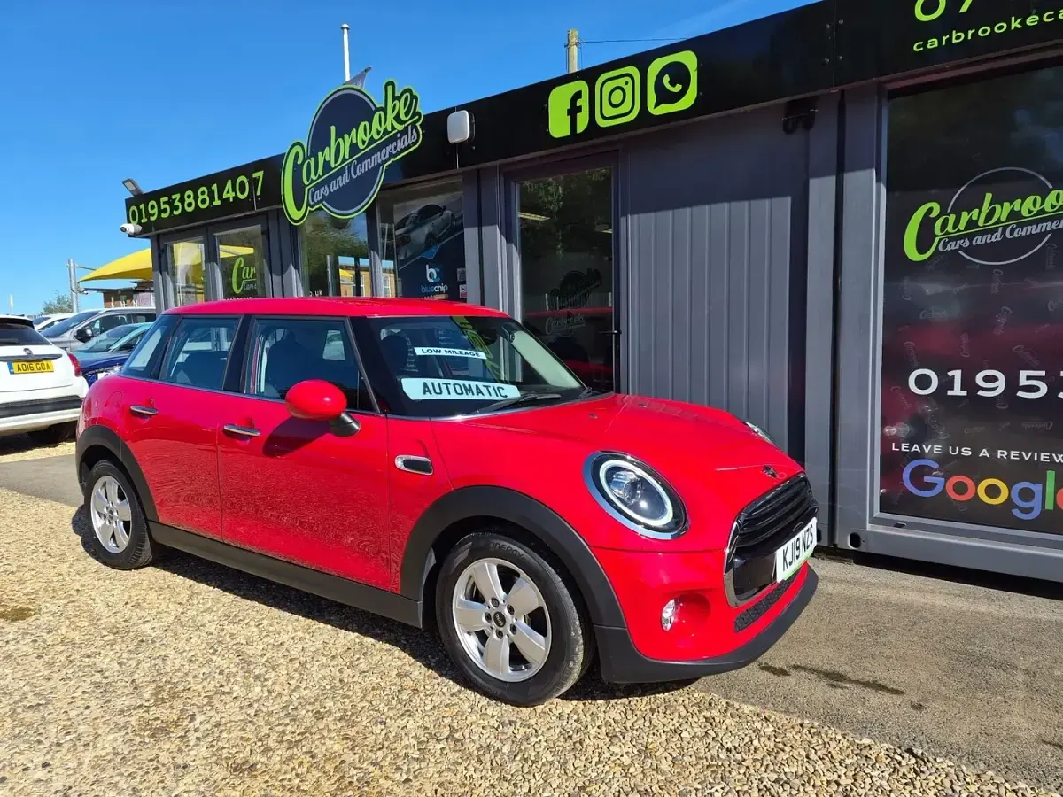 Used Mini Cooper Classic 136 HP (100 kW) 2019 Red Hatchback