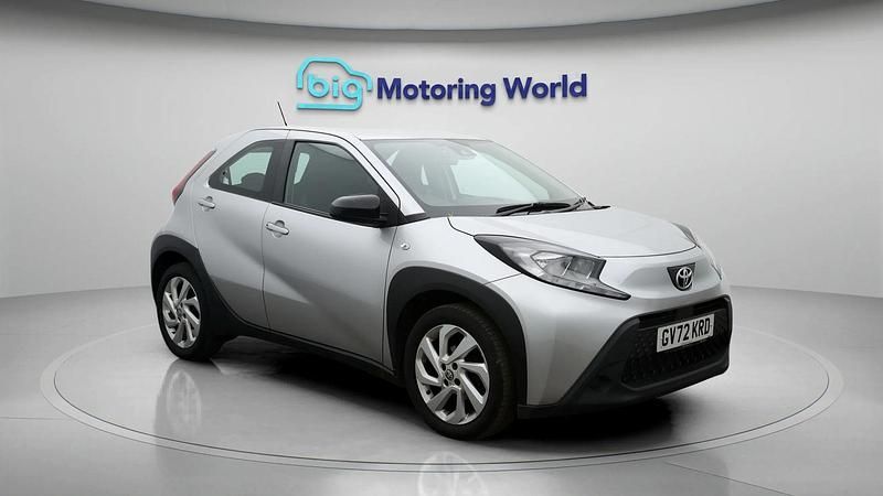 Used Toyota Aygo X PURE 72 HP (52 kW) 2023 Silver SUV