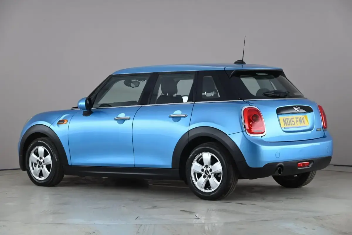 Begagnad Mini Cooper Hatch 2015 Blå Halvkombi