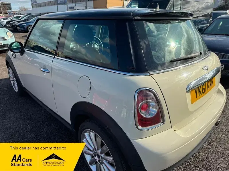 Used Mini Cooper 122 HP (89 kW) 2011 White Hatchback