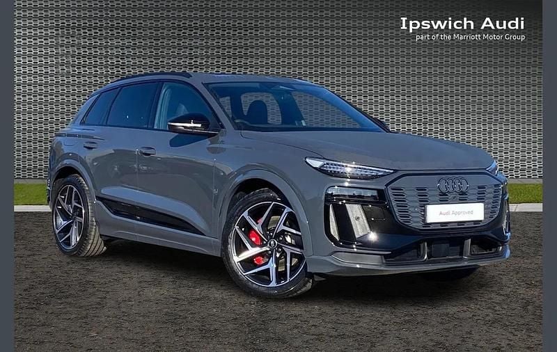 Grey Used 2025 Audi SQ6 e-tron Advanced SUV | £63,442 (Fair price) - Image 1/4