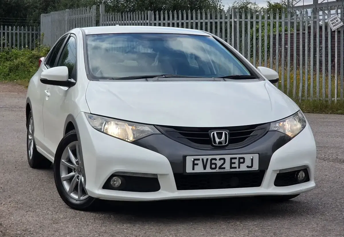 Used Honda Civic ES 150 HP (110 kW) 2012 White Hatchback