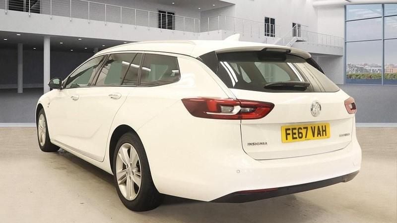 Used Vauxhall Insignia Elite 110 HP (80 kW) 2017 Summit white Estate