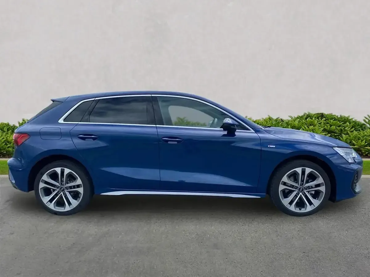 Used Audi A3 e-tron S-Line 200 HP (147 kW) 2026 Blue Hatchback