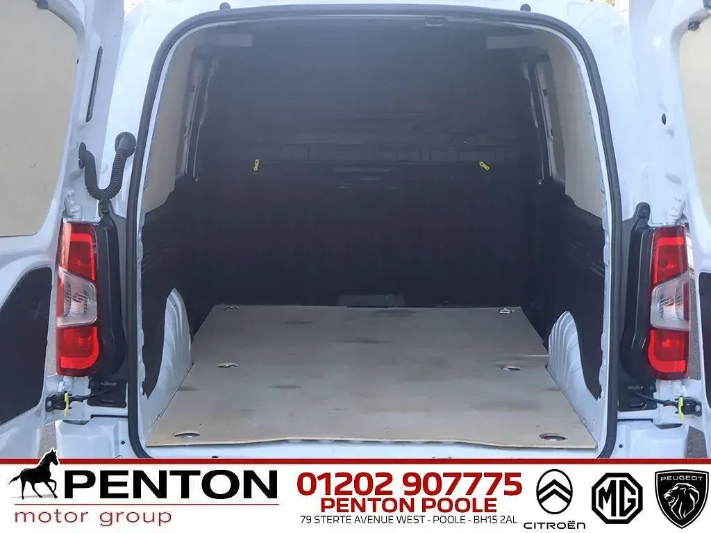 Used Citroën Berlingo 101 HP (74 kW) 2024 White MPV