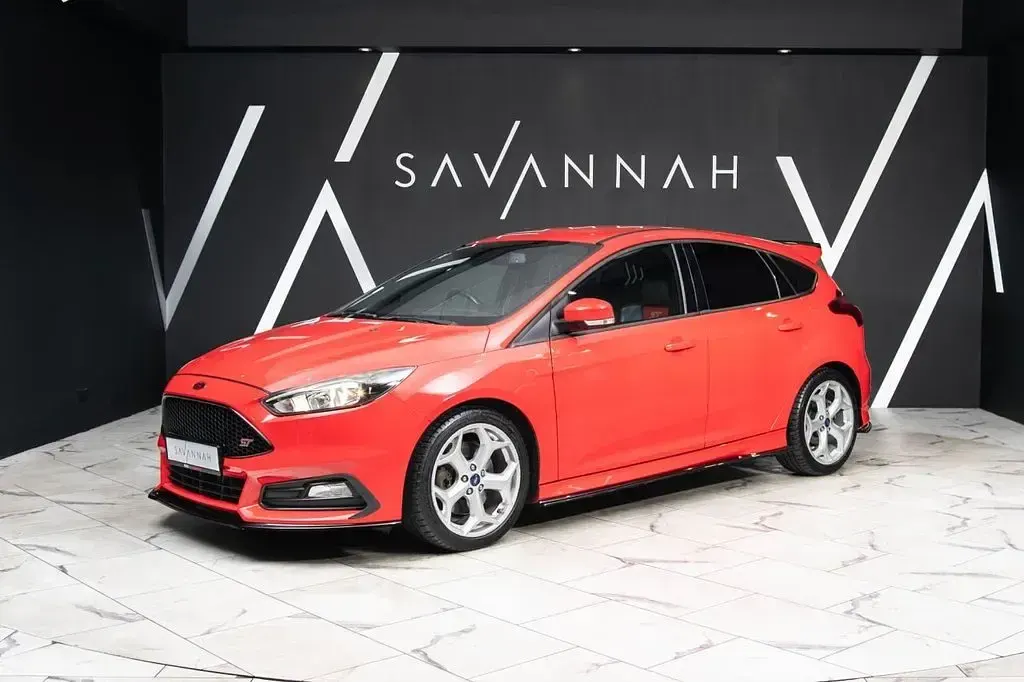 Used Ford Focus ST 250 HP (183 kW) 2015 Red Hatchback