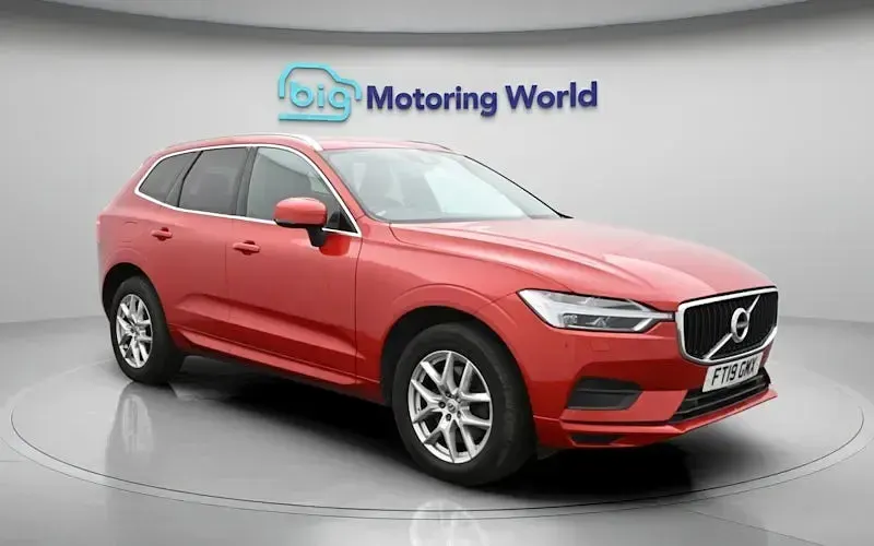 Begagnad Volvo XC60 Momentum 250 HK (183 kW) 2019 Röd SUV
