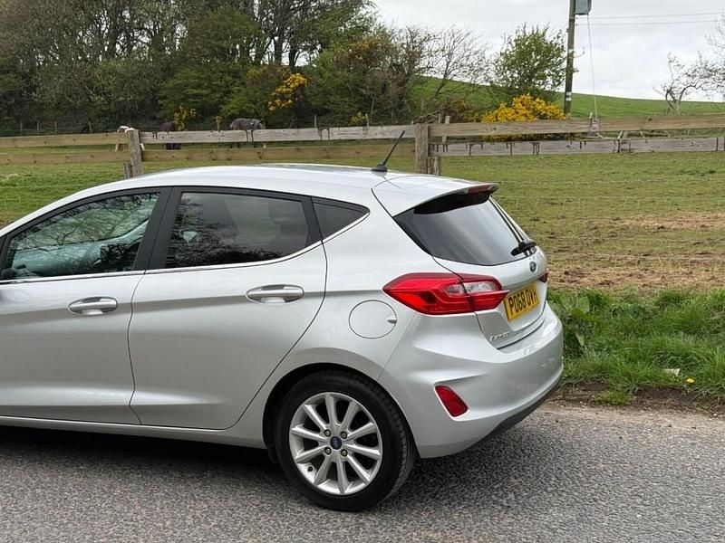 Usado Ford Fiesta Titanium 100 HP (73 kW) 2018 Prateado Citadino