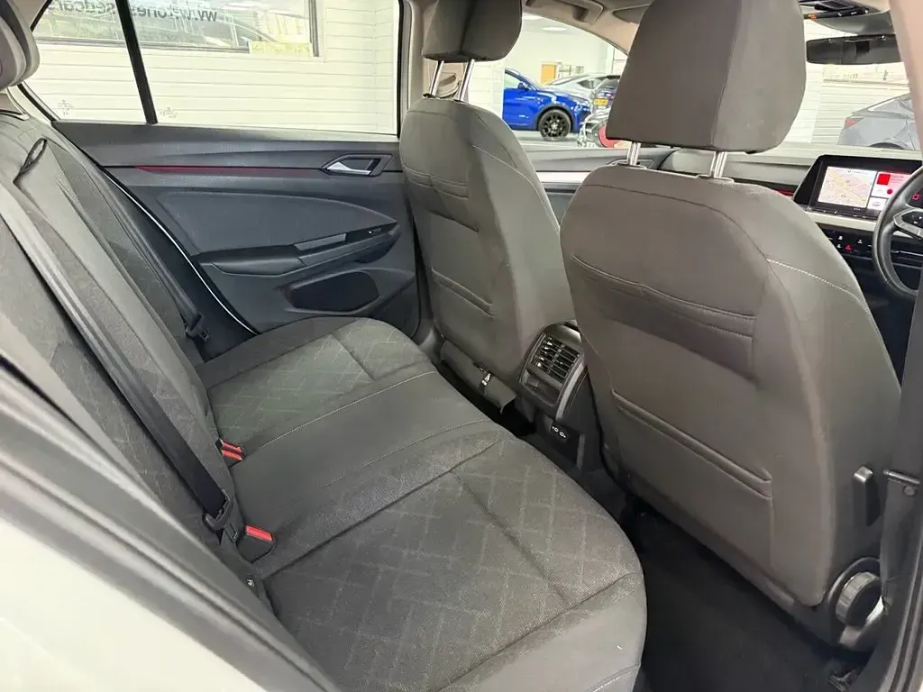Used VW Golf VIII Life 110 HP (80 kW) 2023 White Hatchback