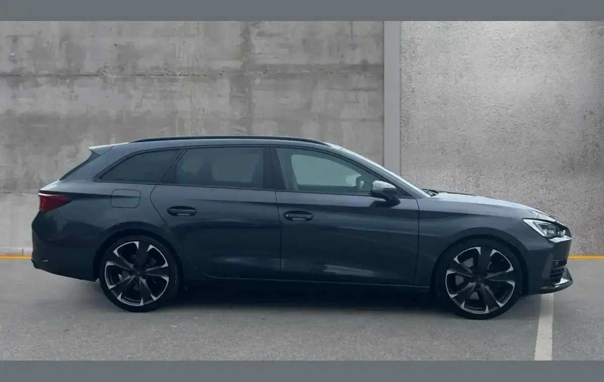 Usado Cupra Leon VZ2 310 CV (228 kW) 2022 Gris Familiar
