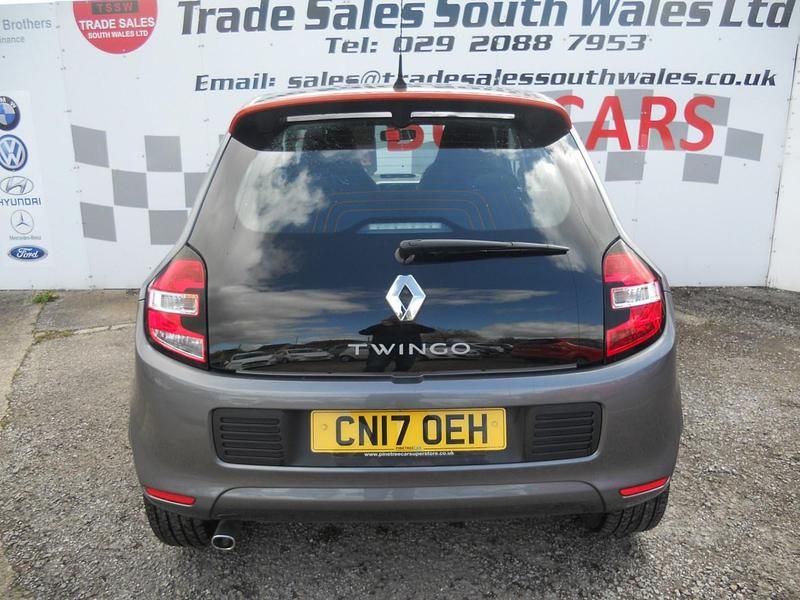 Used Renault Twingo Dynamique 70 HP (51 kW) 2017 Grey Hatchback
