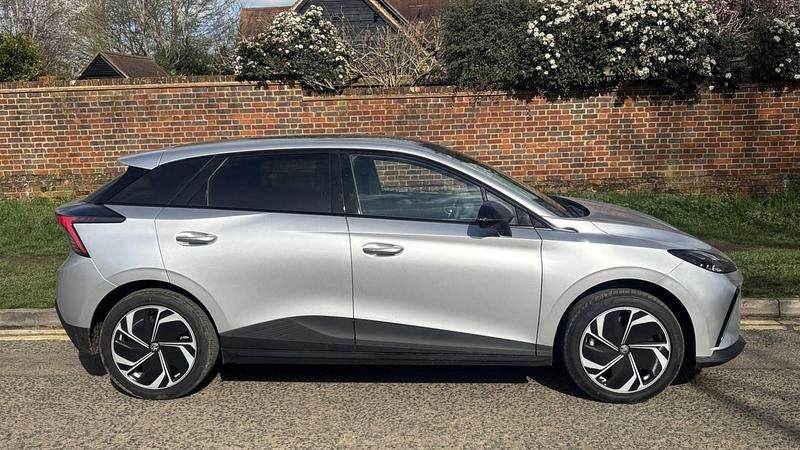 New MG MG4 EV 177 kW (241 HP) 2026 Hatchback