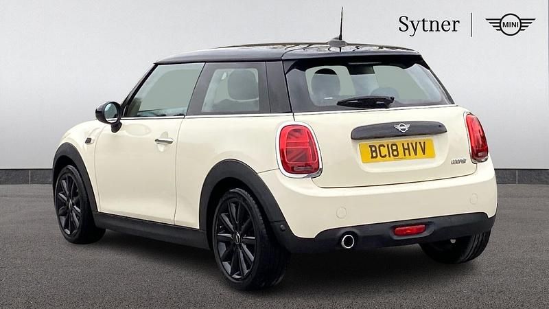 Used Mini Cooper Hatch 134 HP (98 kW) 2018 White Hatchback