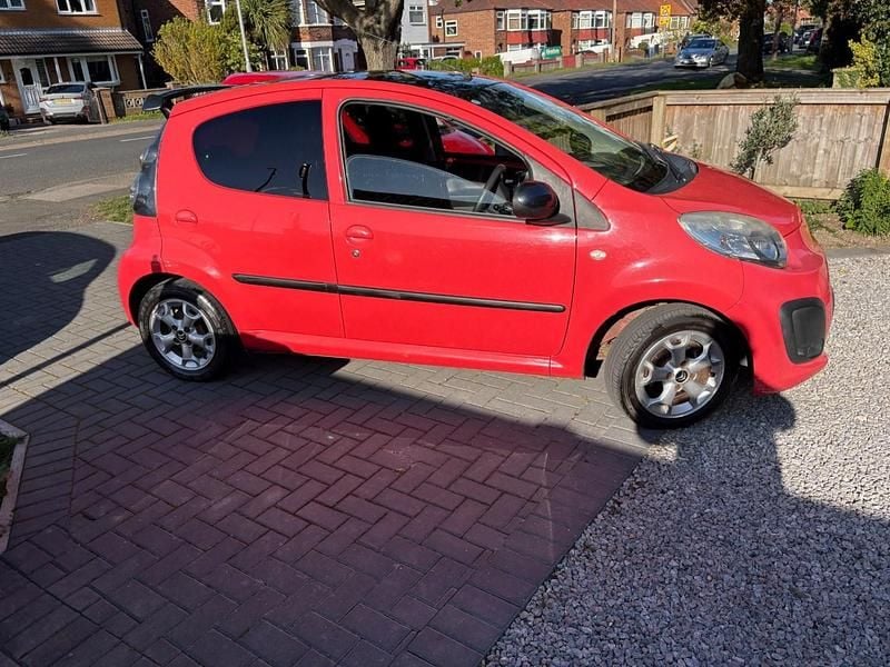 Usado Citroën C1 Platinum 68 HP (50 kW) 2014 Vermelho Citadino