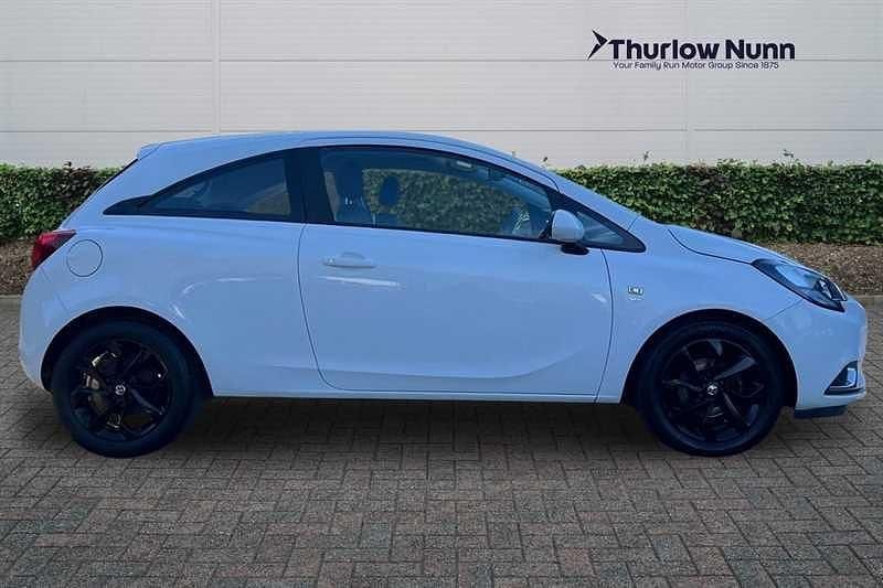 Used Vauxhall Corsa SRi 90 HP (66 kW) 2015 White Hatchback