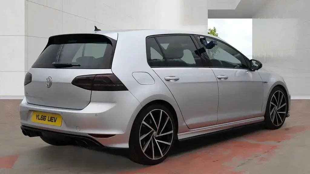 Second-hand VW Golf VII R 2017 Argintiu Hatchback