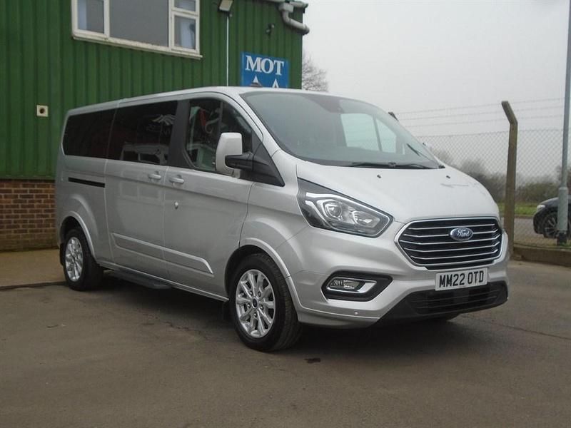Used Ford Tourneo Titanium 130 HP (95 kW) 2022 Silver MPV