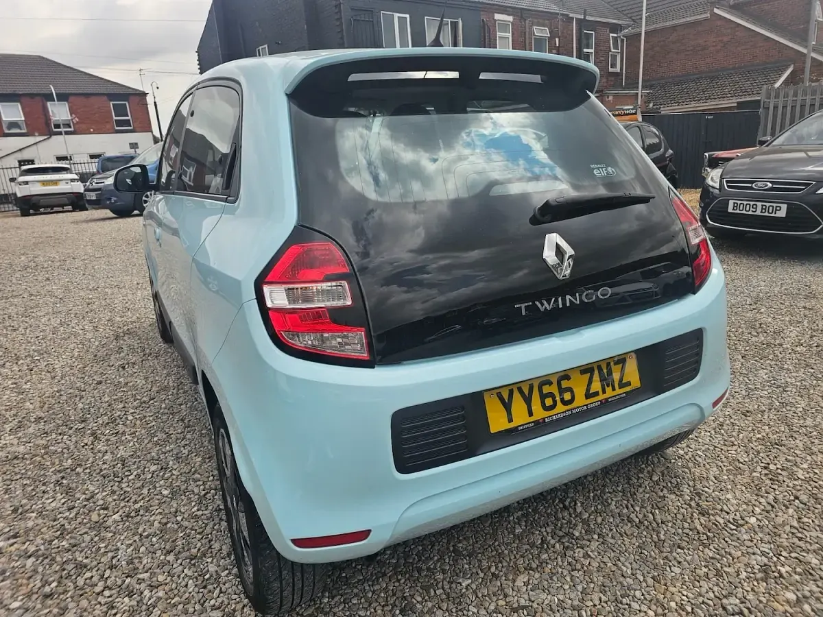 Used Renault Twingo Play 70 HP (51 kW) 2016 Blue Hatchback