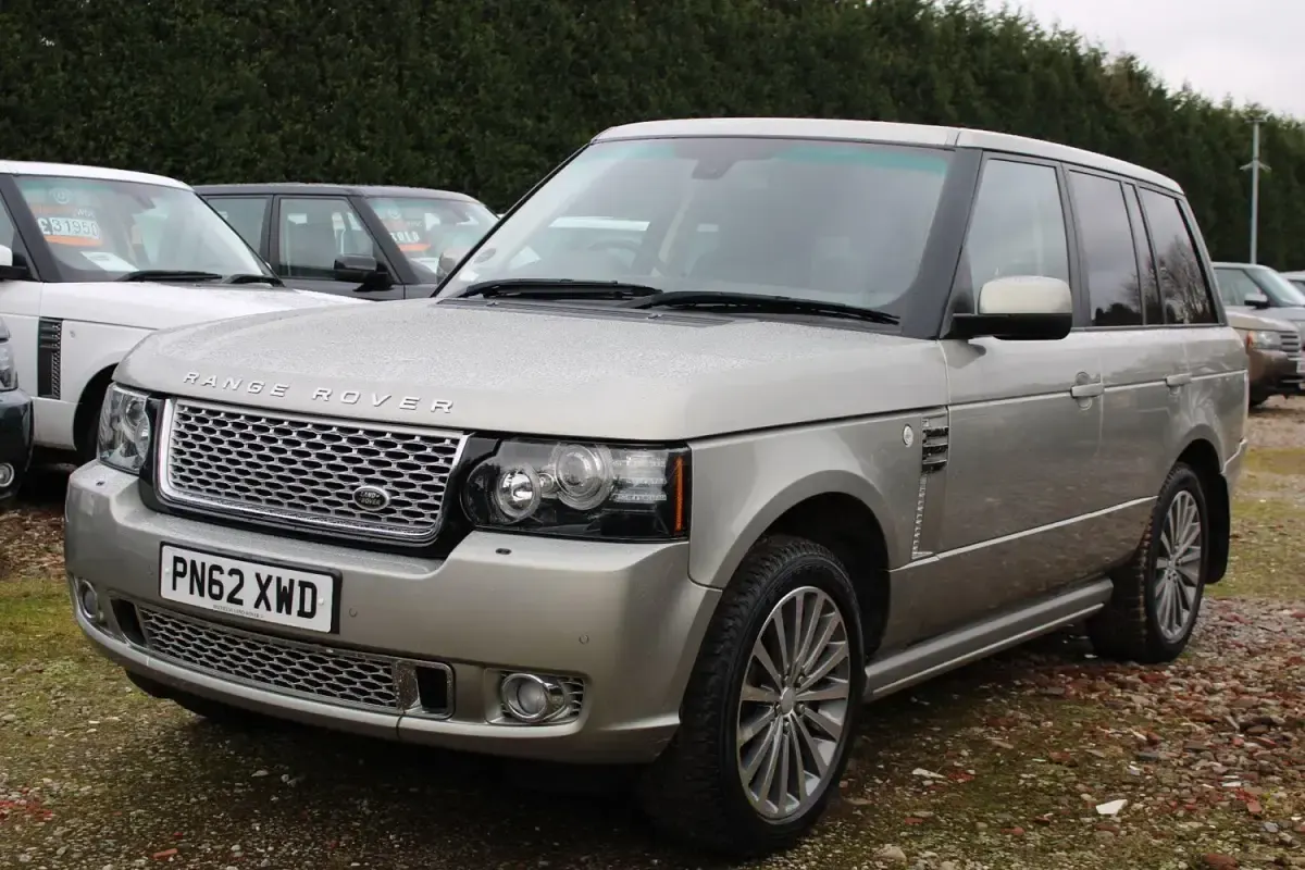 Used Land Rover Range Rover Vogue SE 313 HP (230 kW) 2012 Gold SUV