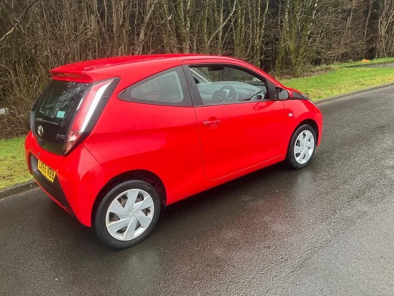 Used Toyota Aygo X-play 68 HP (50 kW) 2015 Red Hatchback