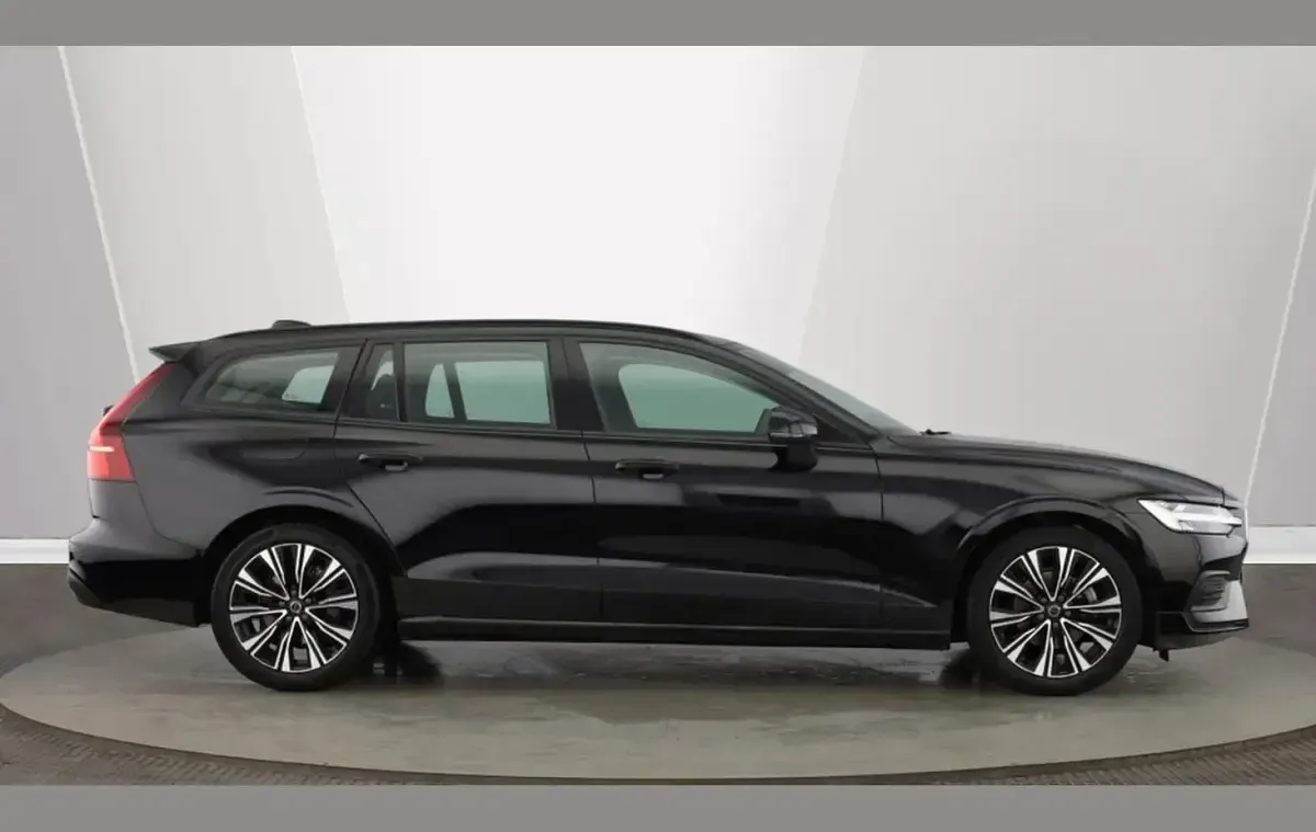 Used Volvo V60 Core 161 HP (118 kW) 2023 Black Estate