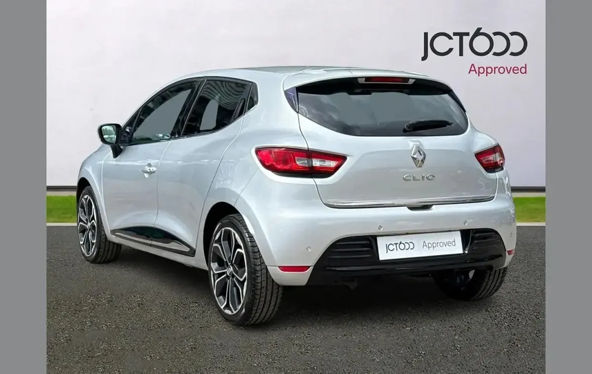 Used Renault Clio Iconic 88 HP (64 kW) 2019 Silver Hatchback