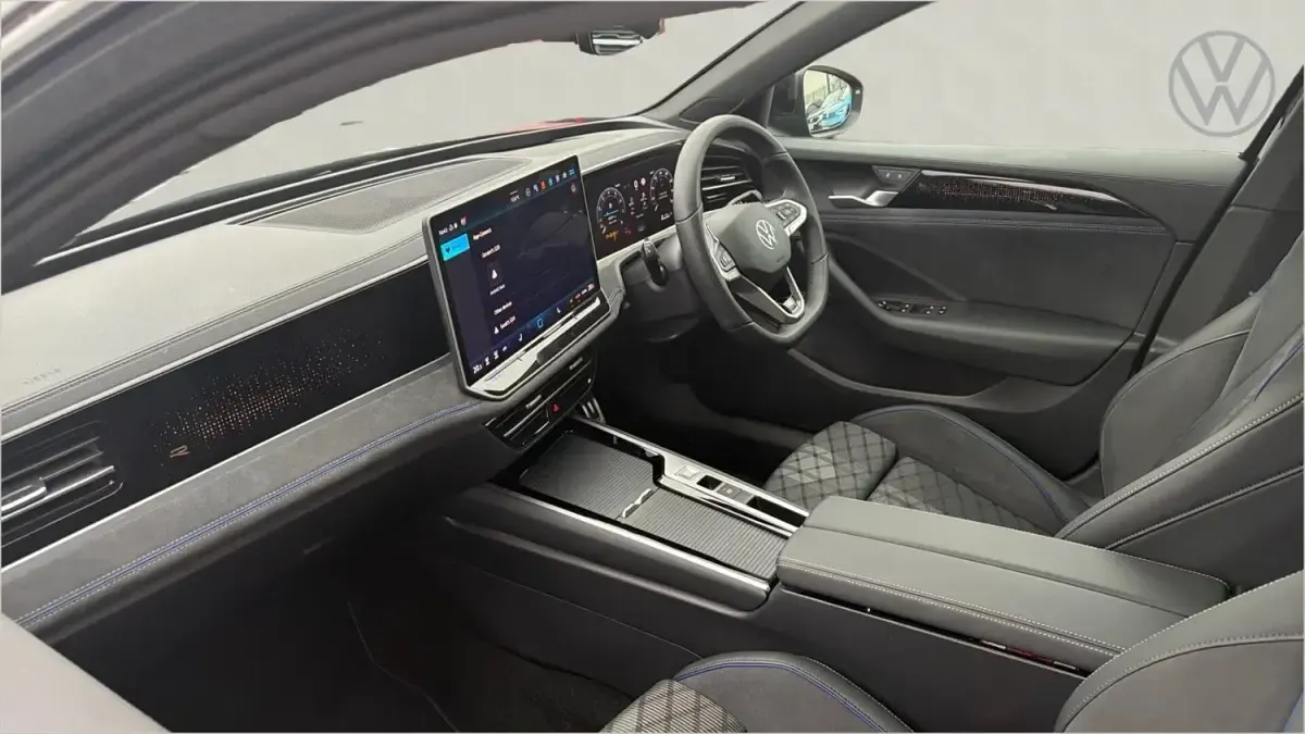 Usado VW Passat R-line 204 HP (150 kW) 2025 Preto Carrinha