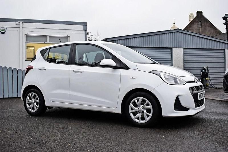 Used Hyundai i10 SE 66 HP (48 kW) 2017 White Hatchback
