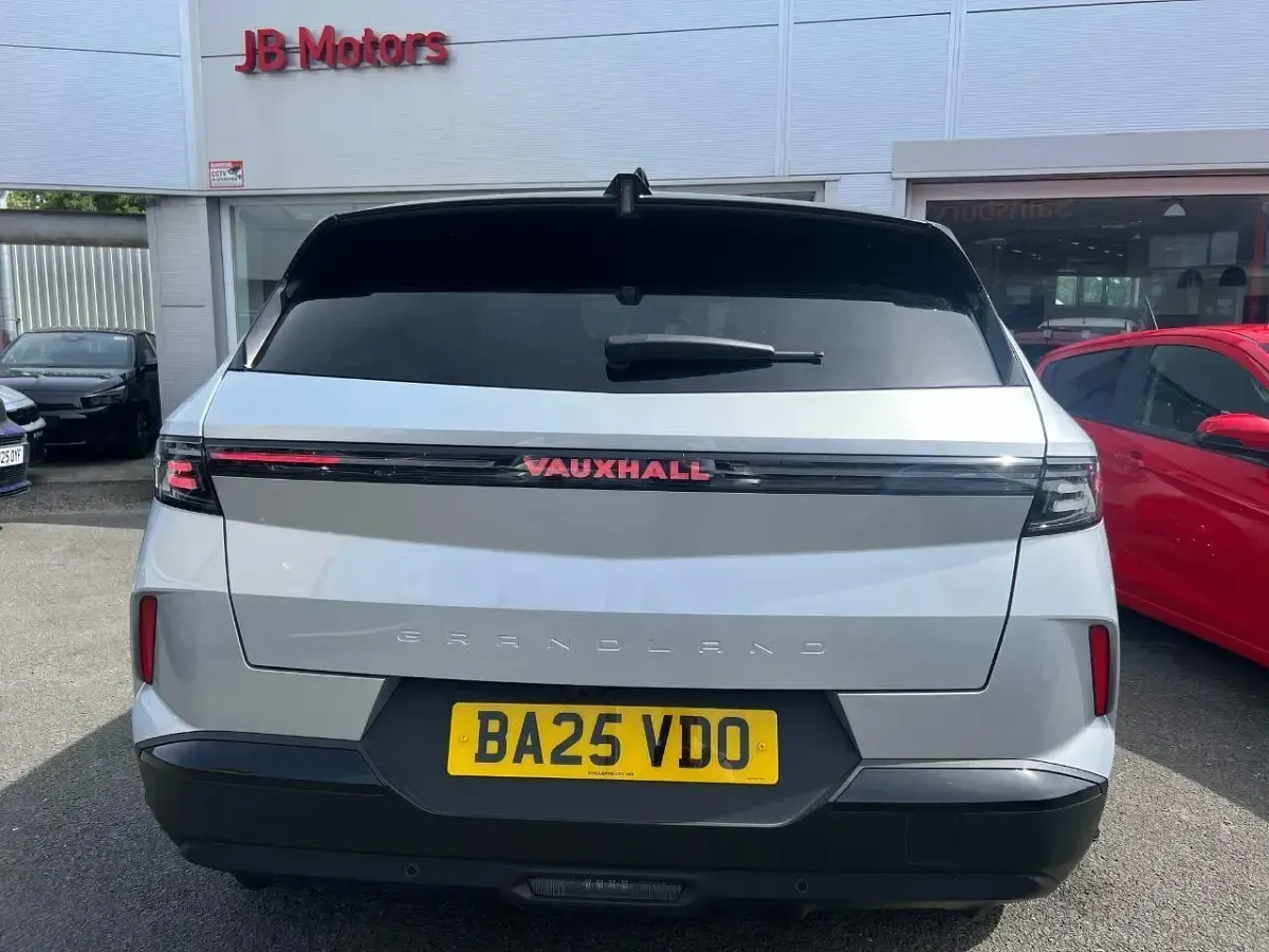 Used Vauxhall Grandland X GSe 143 HP (105 kW) 2025 Grey SUV