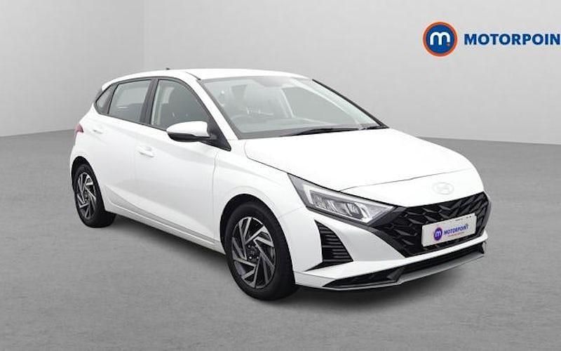 Used Hyundai i20 Advanced 101 HP (74 kW) 2024 White Hatchback