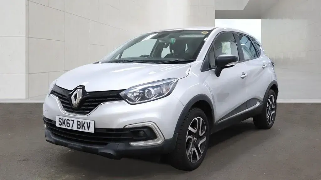 Used Renault Captur Dynamique 90 HP (66 kW) 2017 Silver SUV