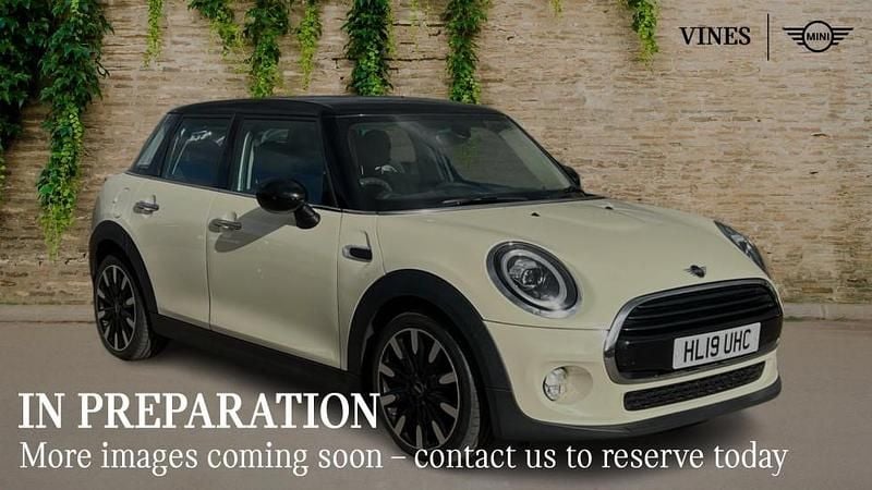 Used Mini Cooper Classic 134 HP (98 kW) 2019 White Hatchback