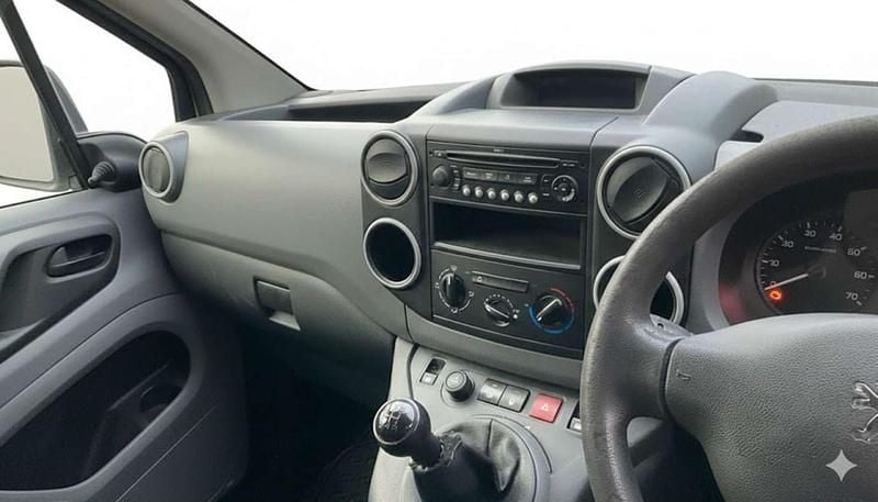 Used Peugeot Partner S 2009 White MPV