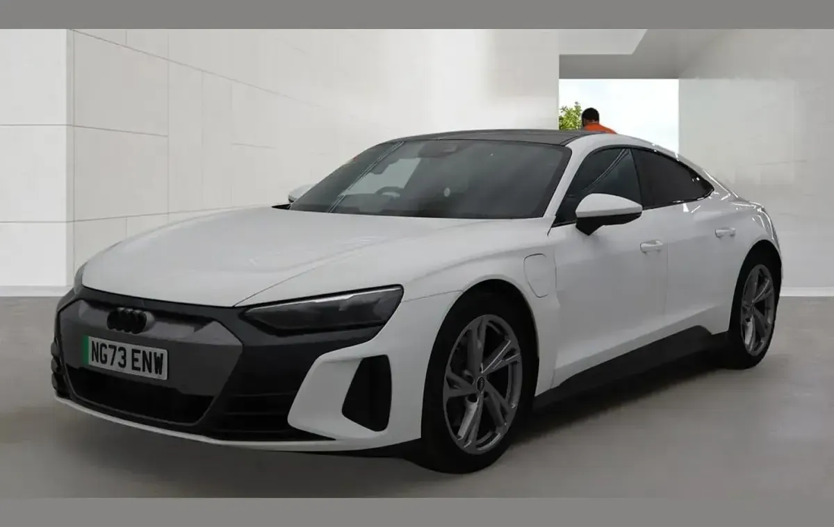 Used Audi e-tron GT quattro Comfort 384 kW (523 HP) 2023 White Sedan