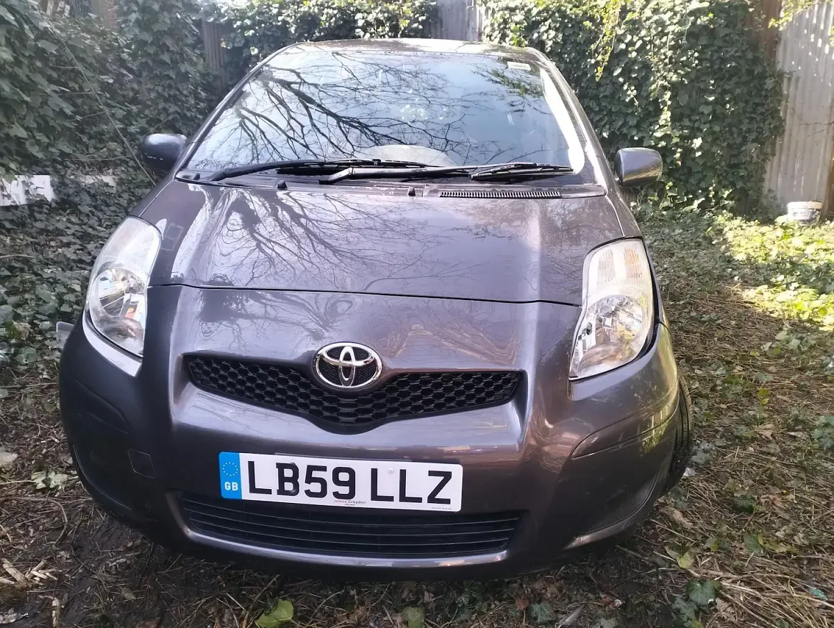Used Toyota Yaris 101 HP (74 kW) 2009 Grey Hatchback