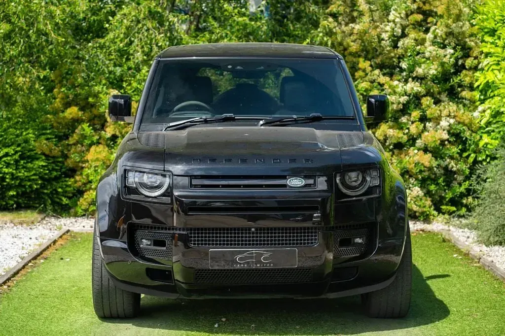 Used Land Rover Defender S 525 HP (386 kW) 2022 Black SUV
