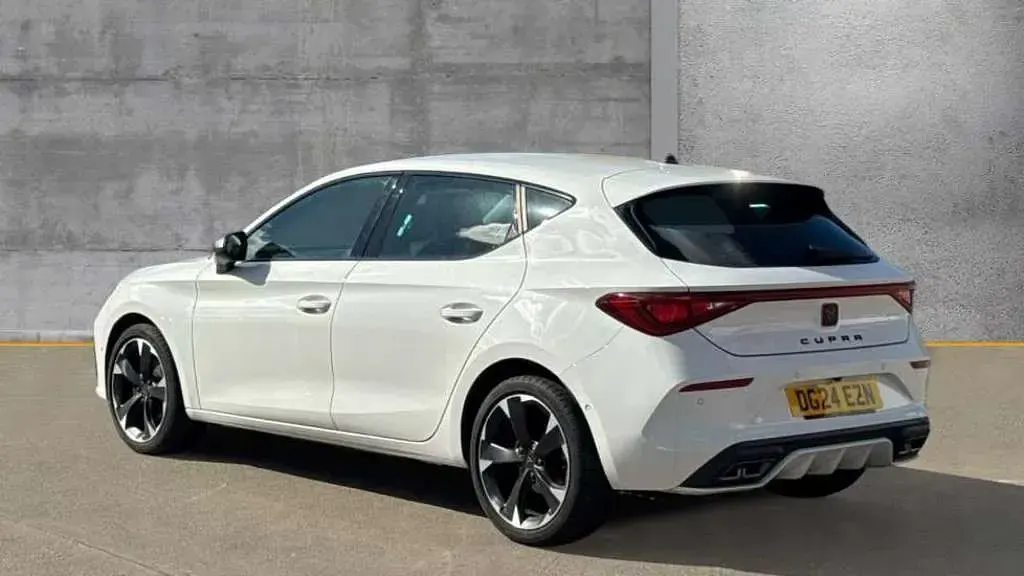 Used Cupra Leon 150 HP (110 kW) 2024 White Hatchback